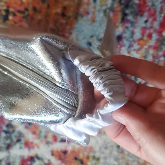 NWT Ulta Beauty silver makeup bag - Picture 5 of 11